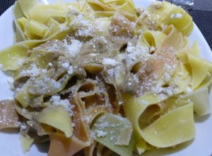 Una foto de Pappardelle con paté de boletus y trufa