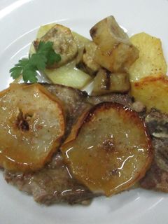 Una foto de Chuletas de cerdo con manzanas dulces