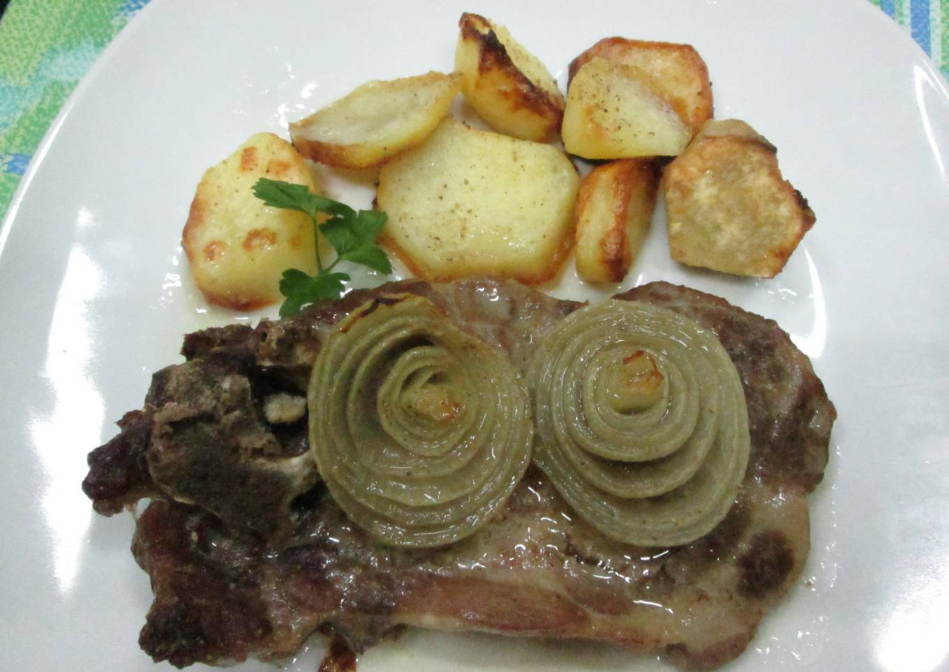 Chuletas de cerdo con cebolla dulces<br />