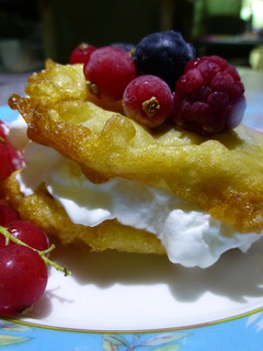 Una foto de Buñuelos de plátano con crema de yogur