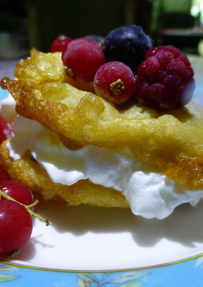 Una foto de Buñuelos de plátano con crema de yogur