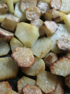 Una foto de Papas y batatas al ajo y pimienta