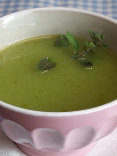 Una foto de Sopa de guisantes con sémola
