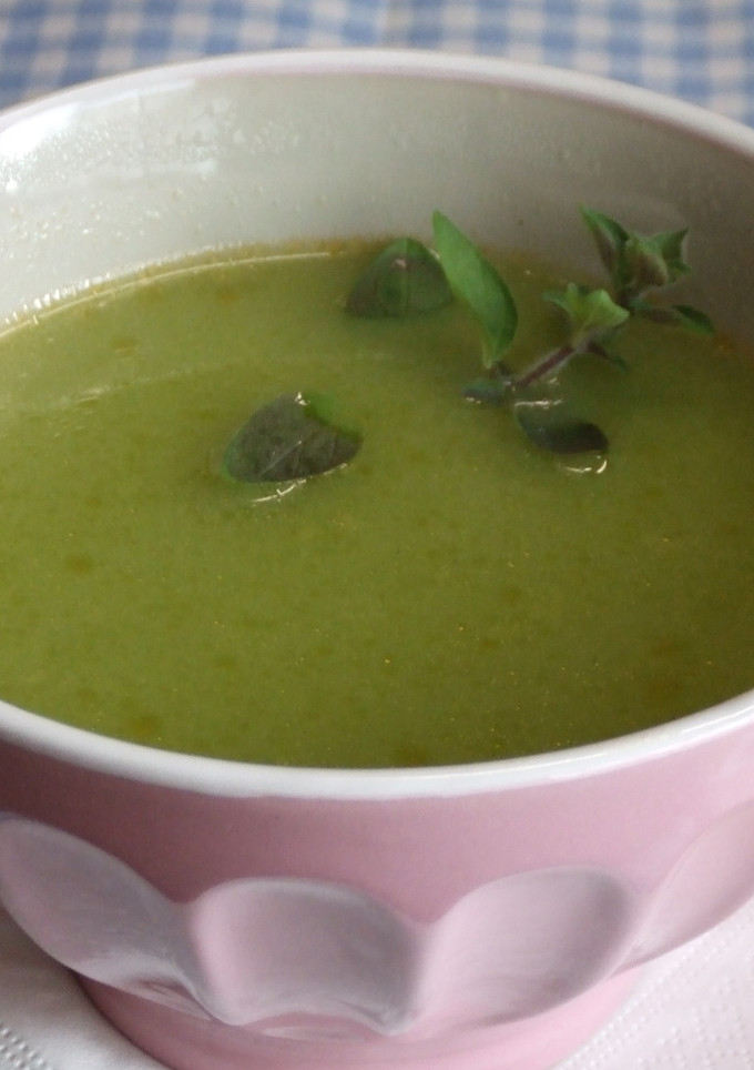 Una foto de Sopa de guisantes con sémola