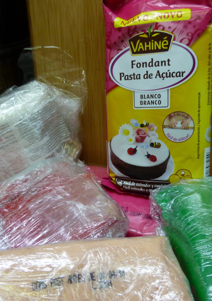 Una foto de Fondant - pasta para modelar figuras