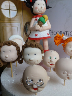 Una foto de Muñeca de fondant para tartas - la cabeza