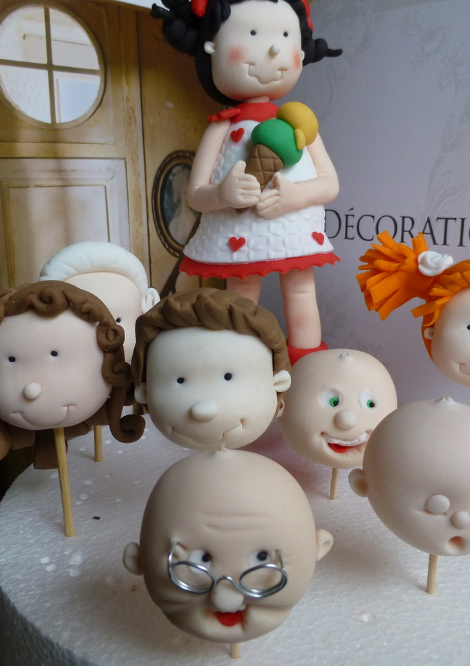 Una foto de Muñeca de fondant para tartas - la cabeza