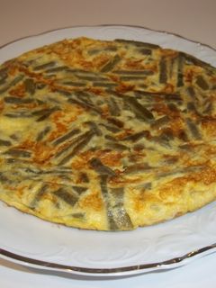 Una foto de Tortilla de judías verdes y queso blanco
