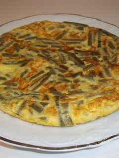 Una foto de Tortilla de judías verdes y queso blanco