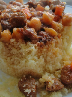 Una foto de Cous cous con verduras y cordero