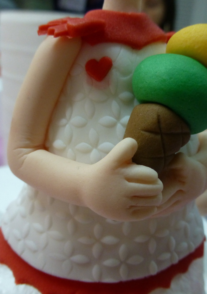 Una foto de Muñeca de fondant - brazo, mano y cuello