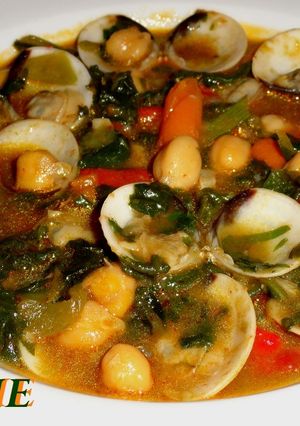 Una foto de Potaje de acelgas con almejas y garbanzos