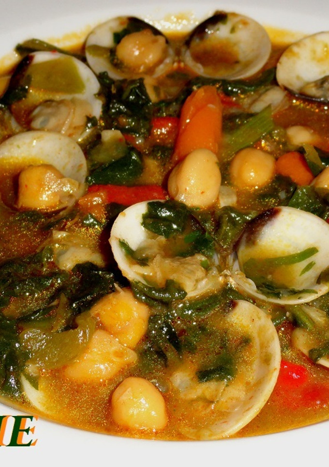 Una foto de Potaje de acelgas con almejas y garbanzos