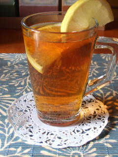 Una foto de Ponche de limón con miel y whisky