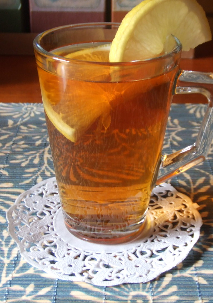 Una foto de Ponche de limón con miel y whisky
