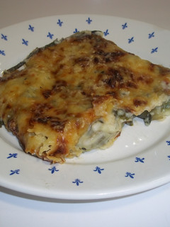 Foto principal de Tarta gratinada de acelgas, calabacín, bacalao y bechamel