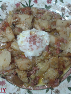 Una foto de Verduras al horno y huevos escalfados con sal de Hawái