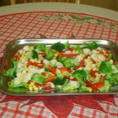 Una foto de Ensalada verde con aderezo de vino tinto