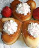 Corazones de flan y bizcochos