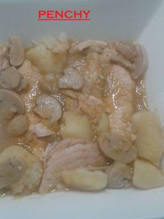 Una foto de Pechugas de pollo en salsa con puerros y champiñones