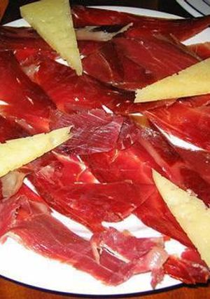 Una foto de Aperitivo de jamón y queso