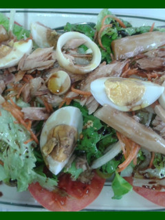 Una foto de Ensalada mixta con ventresca