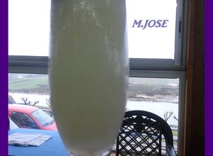 Una foto de Sorbete de limón al cava con helado