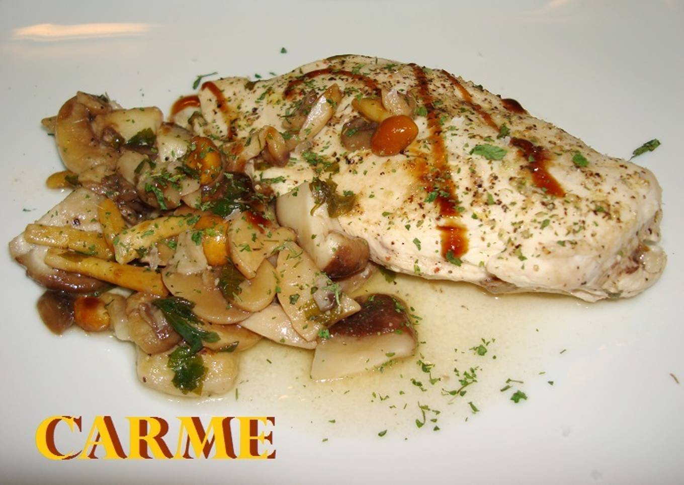 Setas y pechuga de pollo en papillotte<br />