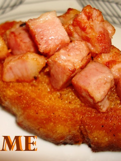 Una foto de Montadito de pan frito y beicon