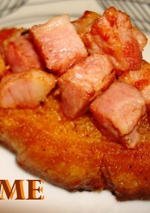 Una foto de Montadito de pan frito y beicon
