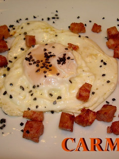Una foto de Huevo frito con beicon