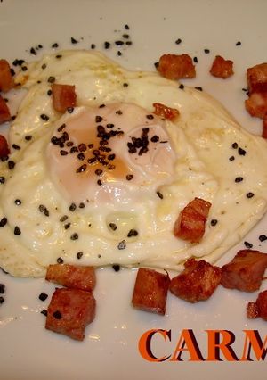 Una foto de Huevo frito con beicon