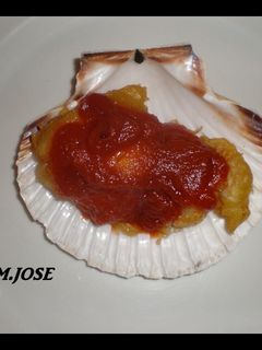 Una foto de Vieiras en tempura con salsa de tomate