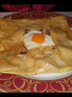 Una foto de Creps de bacon y huevo