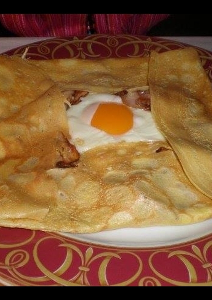 Una foto de Creps de bacon y huevo