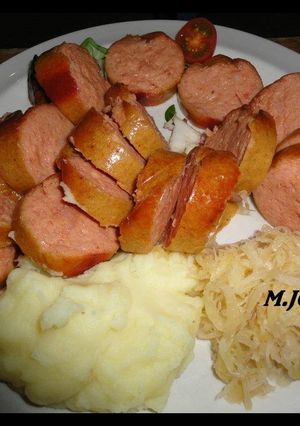 Una foto de Salchichas alemanas con Chucrut