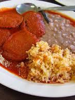Una foto de Tortitas de pulpa de camarón en salsa