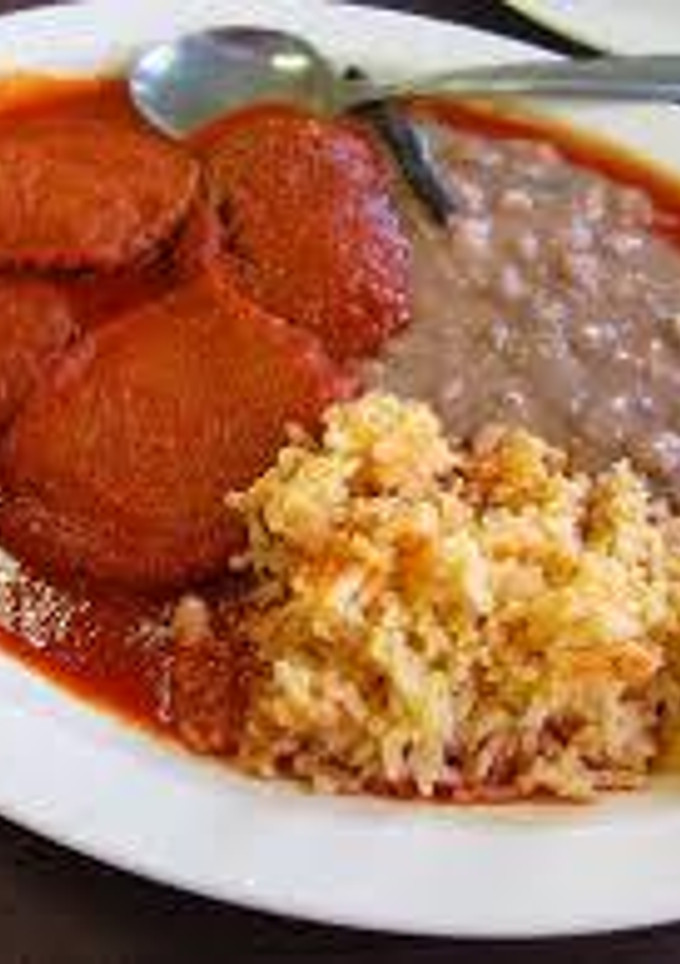 Una foto de Tortitas de pulpa de camarón en salsa