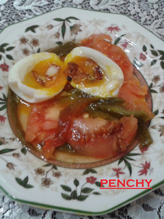 Una foto de Huevos mollet con verduras
