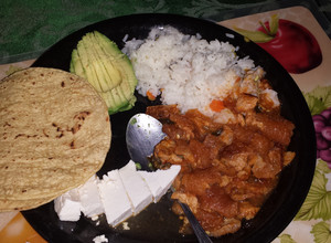 Una foto de Chicharrón en salsa