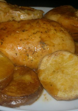 Una foto de Pollo a la provenzal al horno con papas