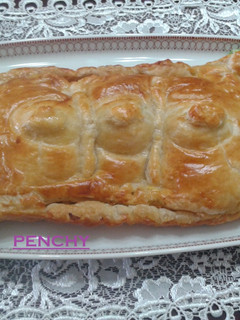Una foto de Pastel de salmón al eneldo en hojaldre