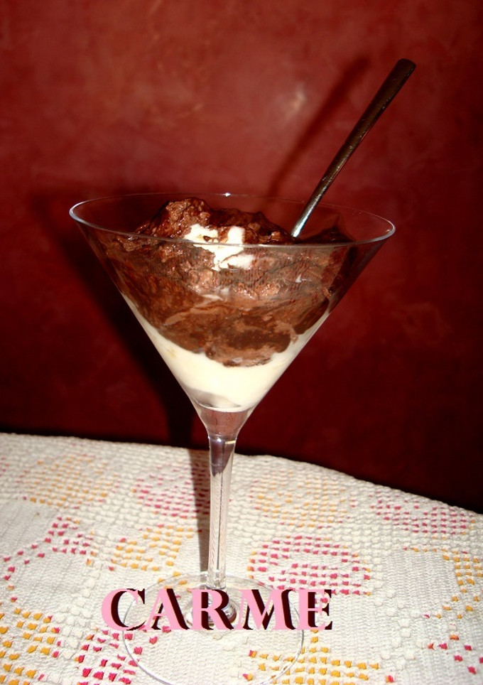 Una foto de Copa de helado de limón y mousse de chocolate