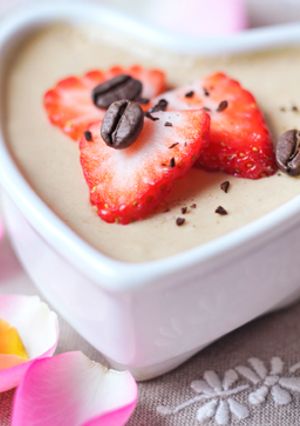 Una foto de Mousse de café y fresas