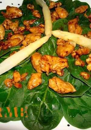 Una foto de Ensalada especial de espinacas