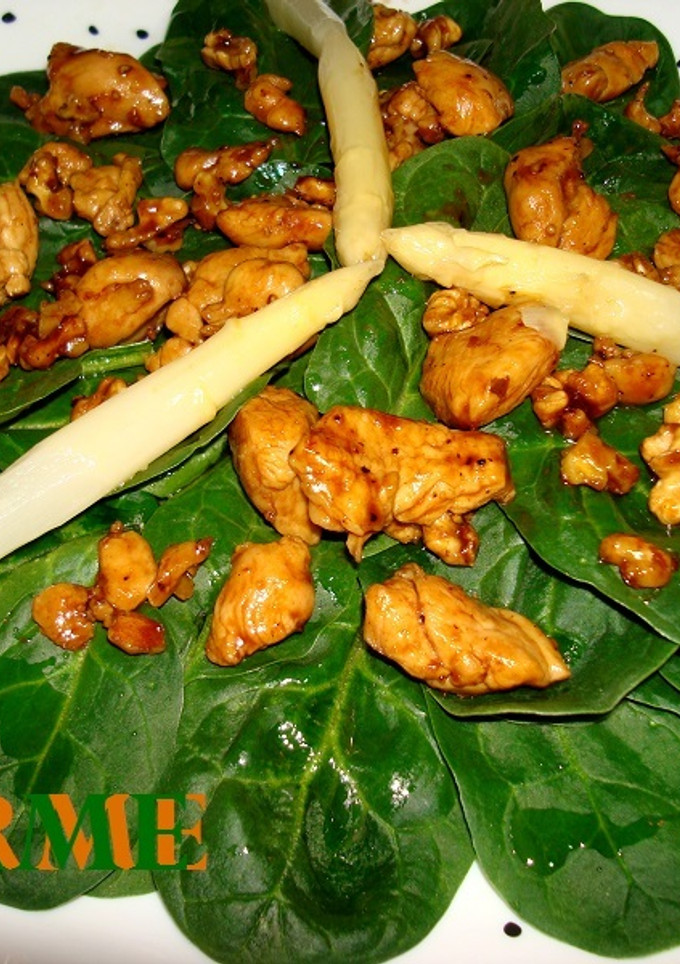 Una foto de Ensalada especial de espinacas