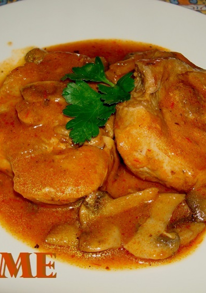 Una foto de Cazuela de pavo con champiñones