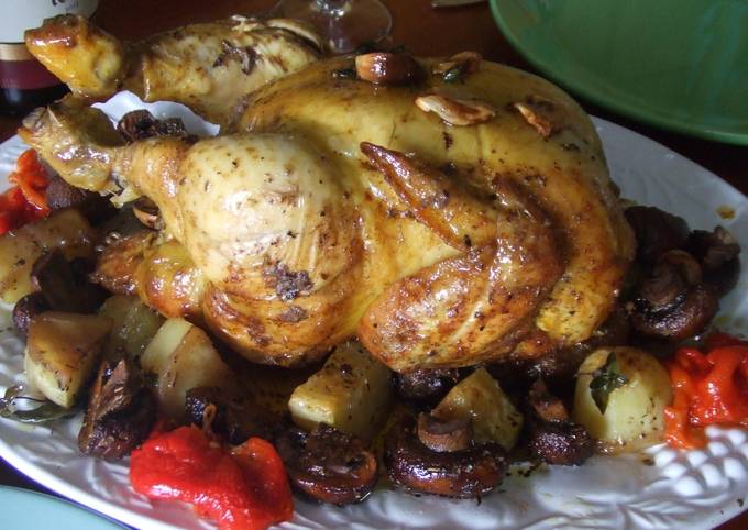 Pollo de corral horneado con patatas y setas Receta de Cuqui Bastida- Cookpad