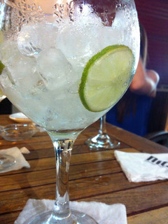 Una foto de Gin Tonic Hendricks