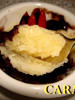 Una foto de Souflé con mousse de chocolate en microondas
